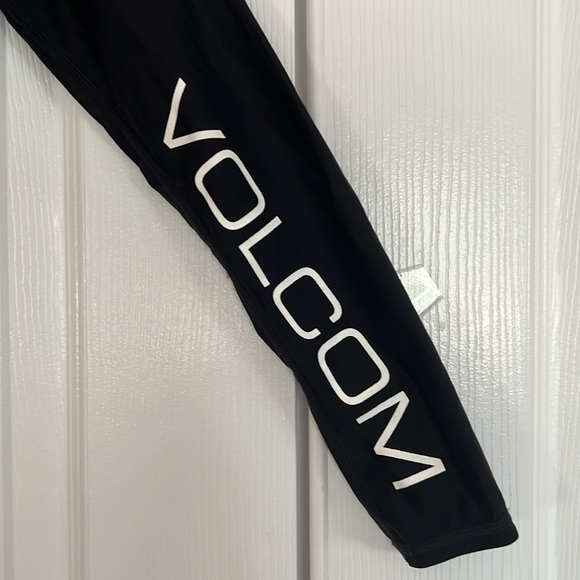 VOLCOM super cute 2pc long sleeves UPF50+ Rash guard with matching shorts small - Picture 4 of 17